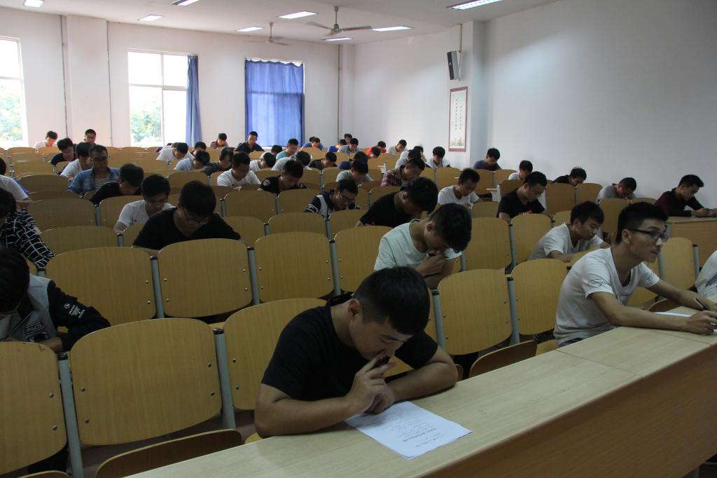 太阳成集团tyc33455cc2018届欧姆龙班新学员笔试现场